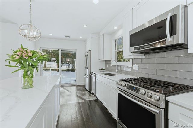 4 Lawrence Place, Pelham, NY 10803