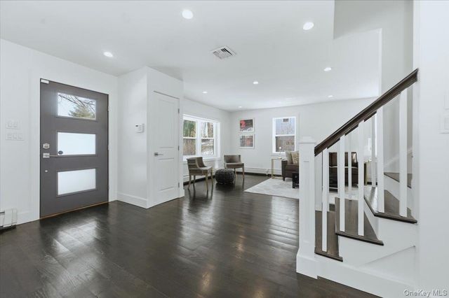 4 Lawrence Place, Pelham, NY 10803