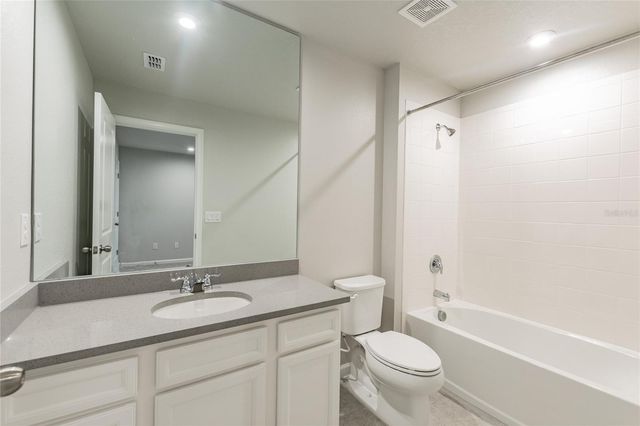 19309 BLUE POND DRIVE, Lutz, FL 33558