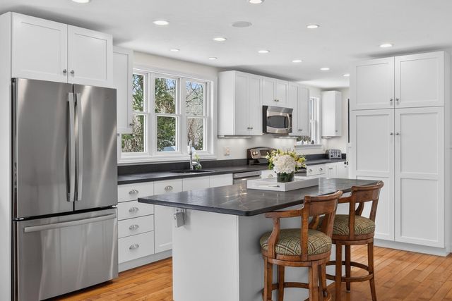 10 Grouse Street, West Falmouth, MA 02540