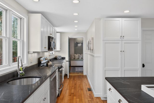 10 Grouse Street, West Falmouth, MA 02540