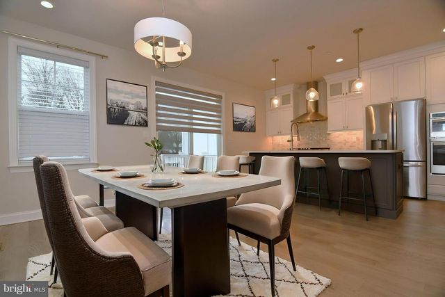 2 WARREN DR, Chalfont, PA 18914