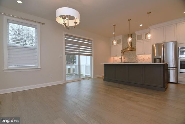 2 WARREN DR, Chalfont, PA 18914