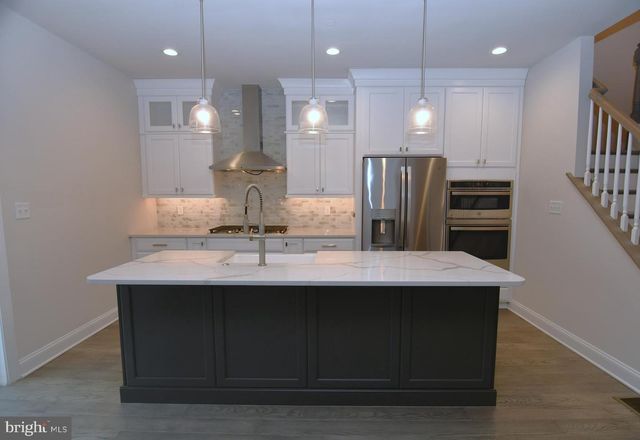 2 WARREN DR, Chalfont, PA 18914