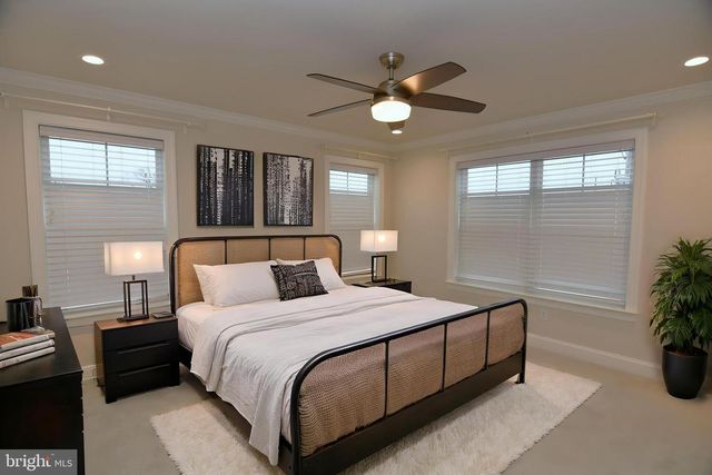 2 WARREN DR, Chalfont, PA 18914