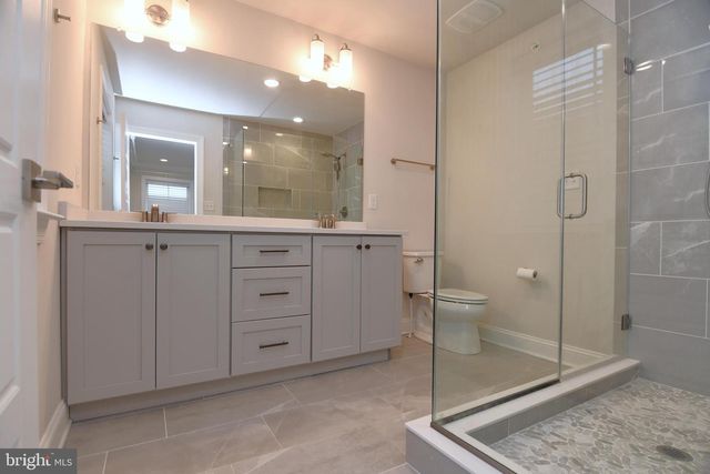 2 WARREN DR, Chalfont, PA 18914