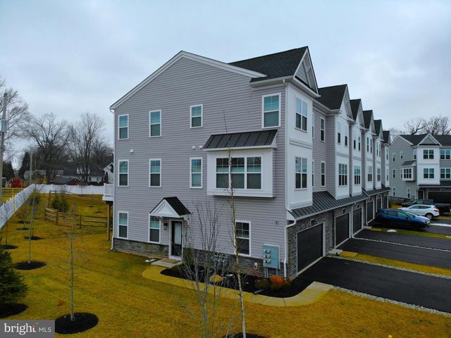 2 WARREN DR, Chalfont, PA 18914