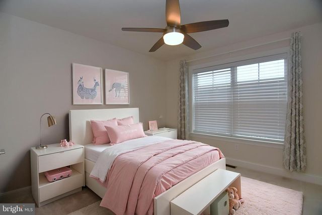 2 WARREN DR, Chalfont, PA 18914