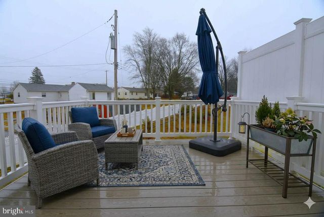 2 WARREN DR, Chalfont, PA 18914