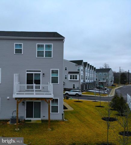 2 WARREN DR, Chalfont, PA 18914