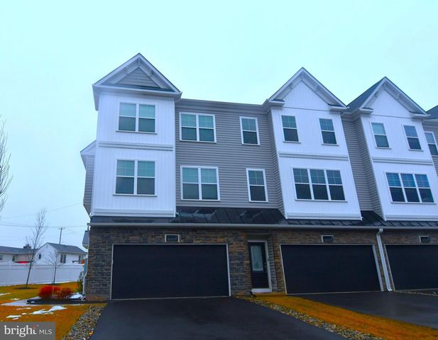 2 WARREN DR, Chalfont, PA 18914