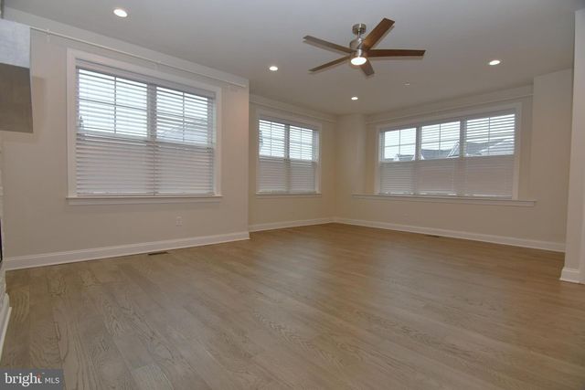 2 WARREN DR, Chalfont, PA 18914