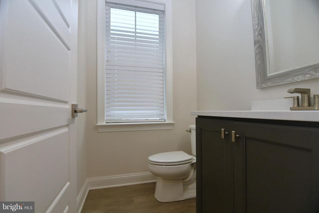 2 WARREN DR, Chalfont, PA 18914