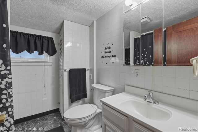 23644 E Main Street, Armada, MI 48005