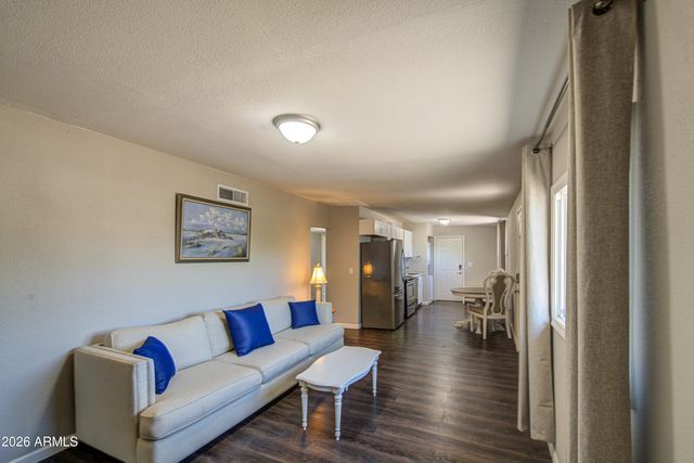 2225 E LYNNE Lane, Phoenix, AZ 85042