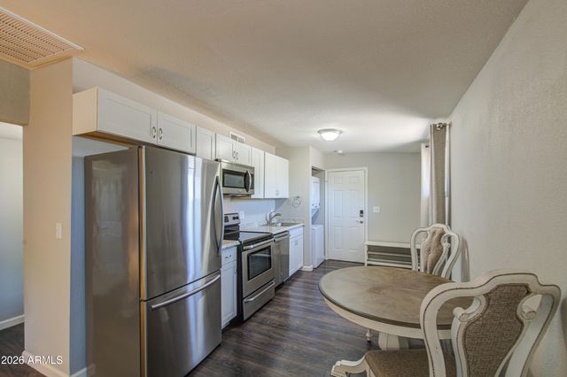 2225 E LYNNE Lane, Phoenix, AZ 85042