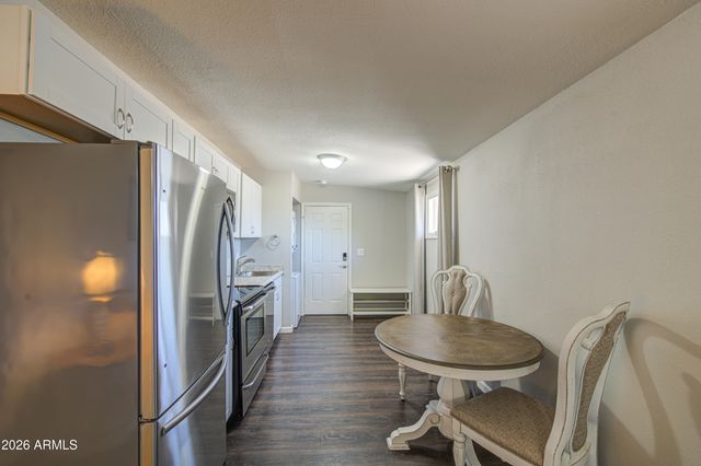 2225 E LYNNE Lane, Phoenix, AZ 85042