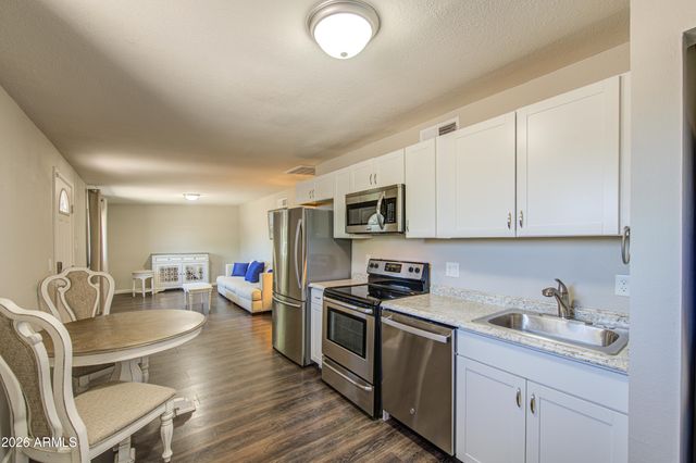 2225 E LYNNE Lane, Phoenix, AZ 85042