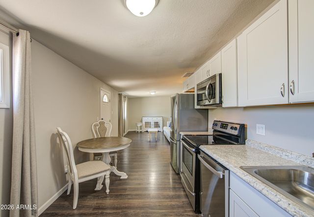 2225 E LYNNE Lane, Phoenix, AZ 85042