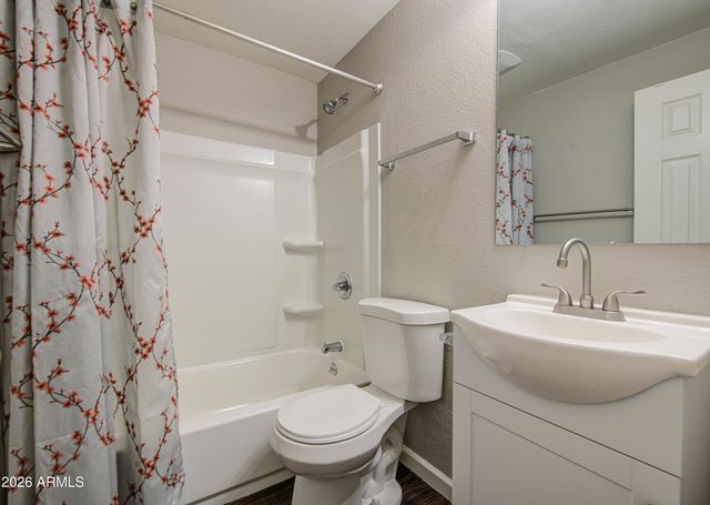 2225 E LYNNE Lane, Phoenix, AZ 85042
