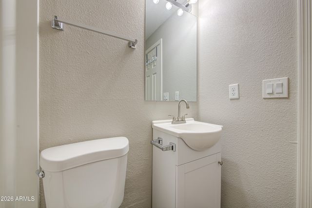 2225 E LYNNE Lane, Phoenix, AZ 85042