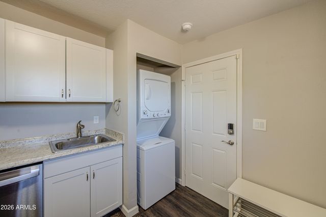 2225 E LYNNE Lane, Phoenix, AZ 85042