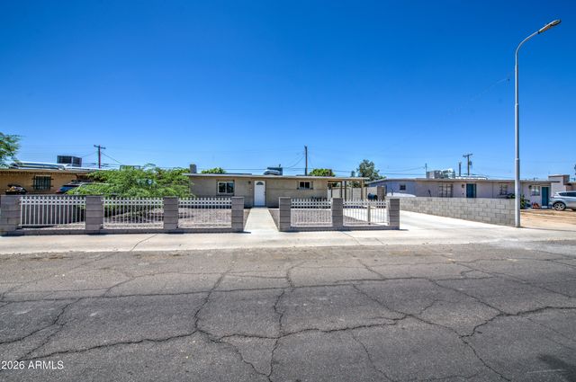 2225 E LYNNE Lane, Phoenix, AZ 85042
