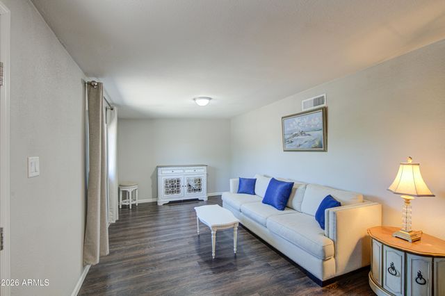 2225 E LYNNE Lane, Phoenix, AZ 85042