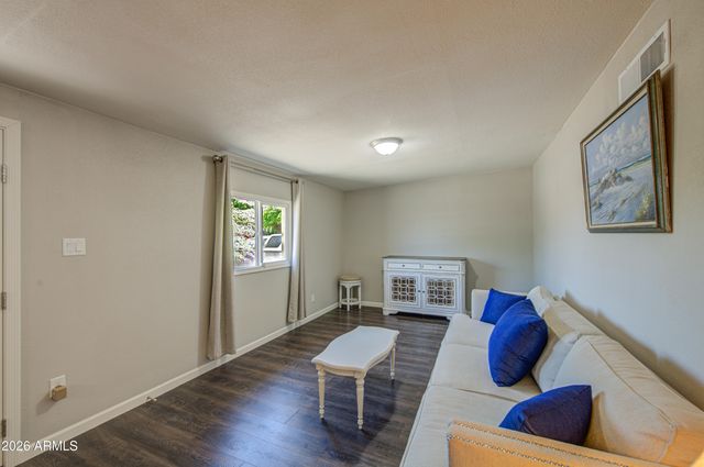 2225 E LYNNE Lane, Phoenix, AZ 85042