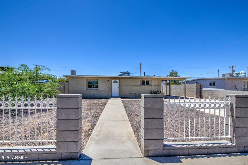 2225 E LYNNE Lane, Phoenix, AZ 85042