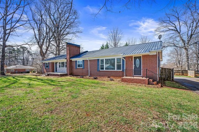 1212 3rd Street Drive SE, Conover, NC 28613
