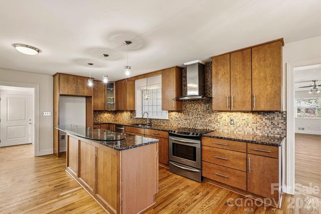 1212 3rd Street Drive SE, Conover, NC 28613