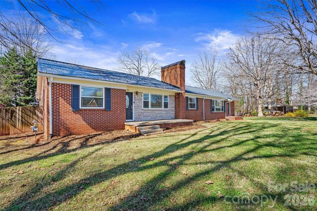 1212 3rd Street Drive SE, Conover, NC 28613