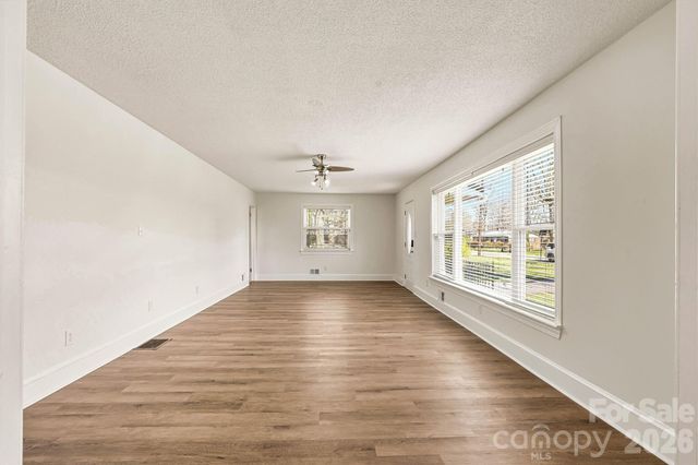 1212 3rd Street Drive SE, Conover, NC 28613