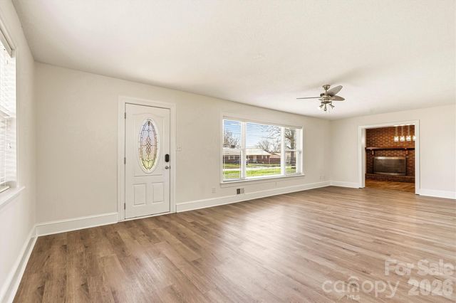 1212 3rd Street Drive SE, Conover, NC 28613