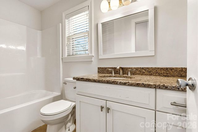 1212 3rd Street Drive SE, Conover, NC 28613