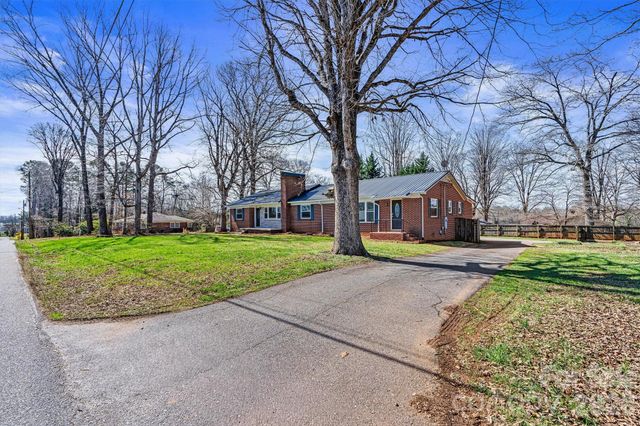 1212 3rd Street Drive SE, Conover, NC 28613