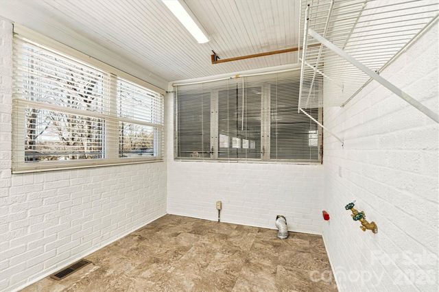 1212 3rd Street Drive SE, Conover, NC 28613