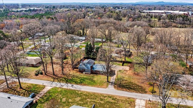 1212 3rd Street Drive SE, Conover, NC 28613