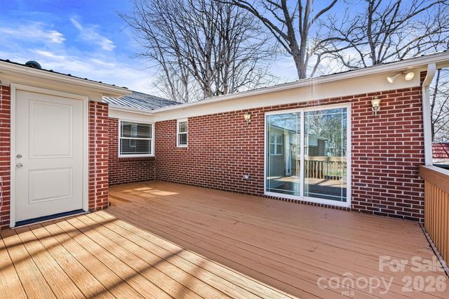 1212 3rd Street Drive SE, Conover, NC 28613