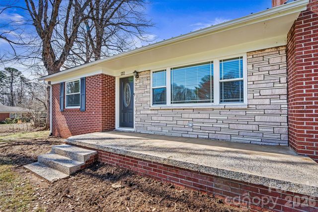 1212 3rd Street Drive SE, Conover, NC 28613