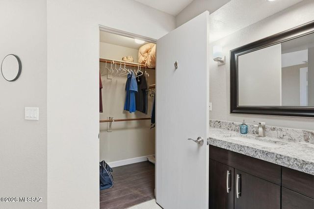 930 E Camino Corrida, Oro Valley, AZ 85737