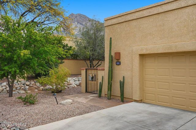 930 E Camino Corrida, Oro Valley, AZ 85737