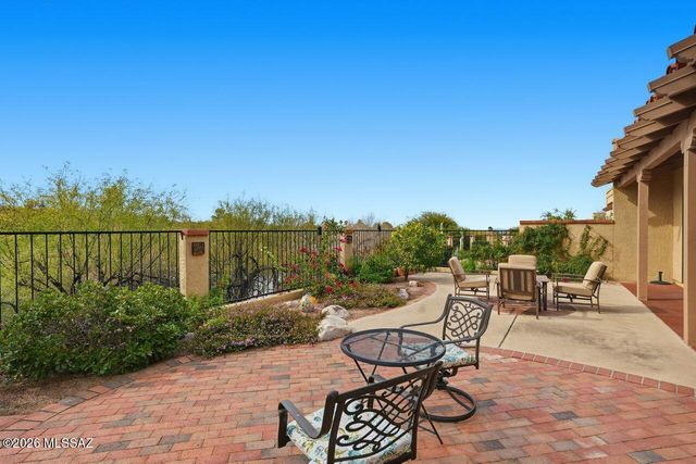 930 E Camino Corrida, Oro Valley, AZ 85737