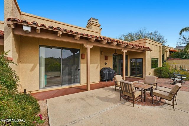 930 E Camino Corrida, Oro Valley, AZ 85737