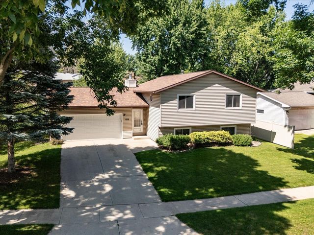 619 Chalet Drive NW, Rochester, MN 55901