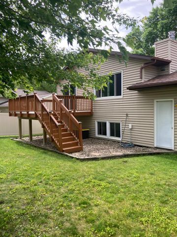 619 Chalet Drive NW, Rochester, MN 55901