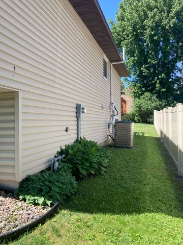 619 Chalet Drive NW, Rochester, MN 55901