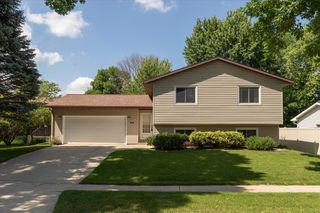 619 Chalet Drive NW, Rochester, MN 55901