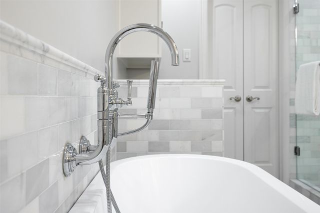 7363 Meadow Oaks Drive, Dallas, TX 75230